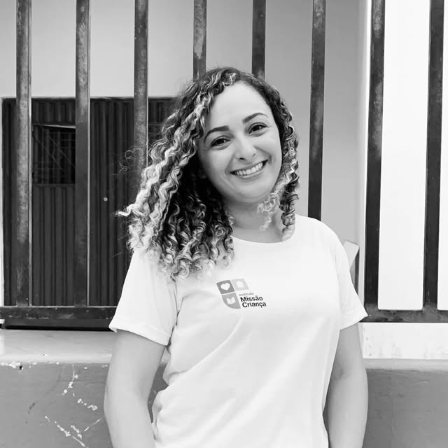 Angelic Matos usando a camiseta do Instituto Missão Criança